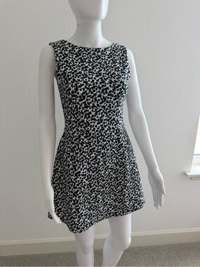 YPB SculptLUX Curve Love Slash Sleeveless Black and White Mini Floral Dress
